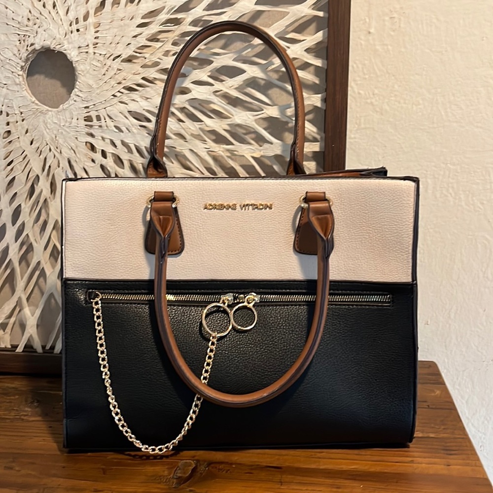 Women’s Adrienne Vittadini purse